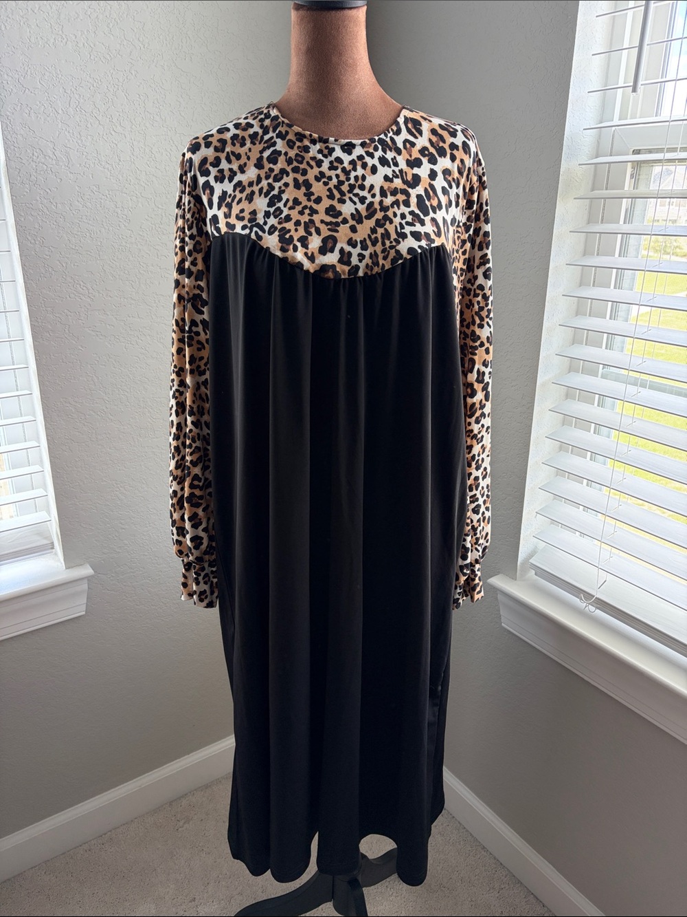 SHEIN Black Long Sleeve Dress with Leopard Print and  Long Sleeves